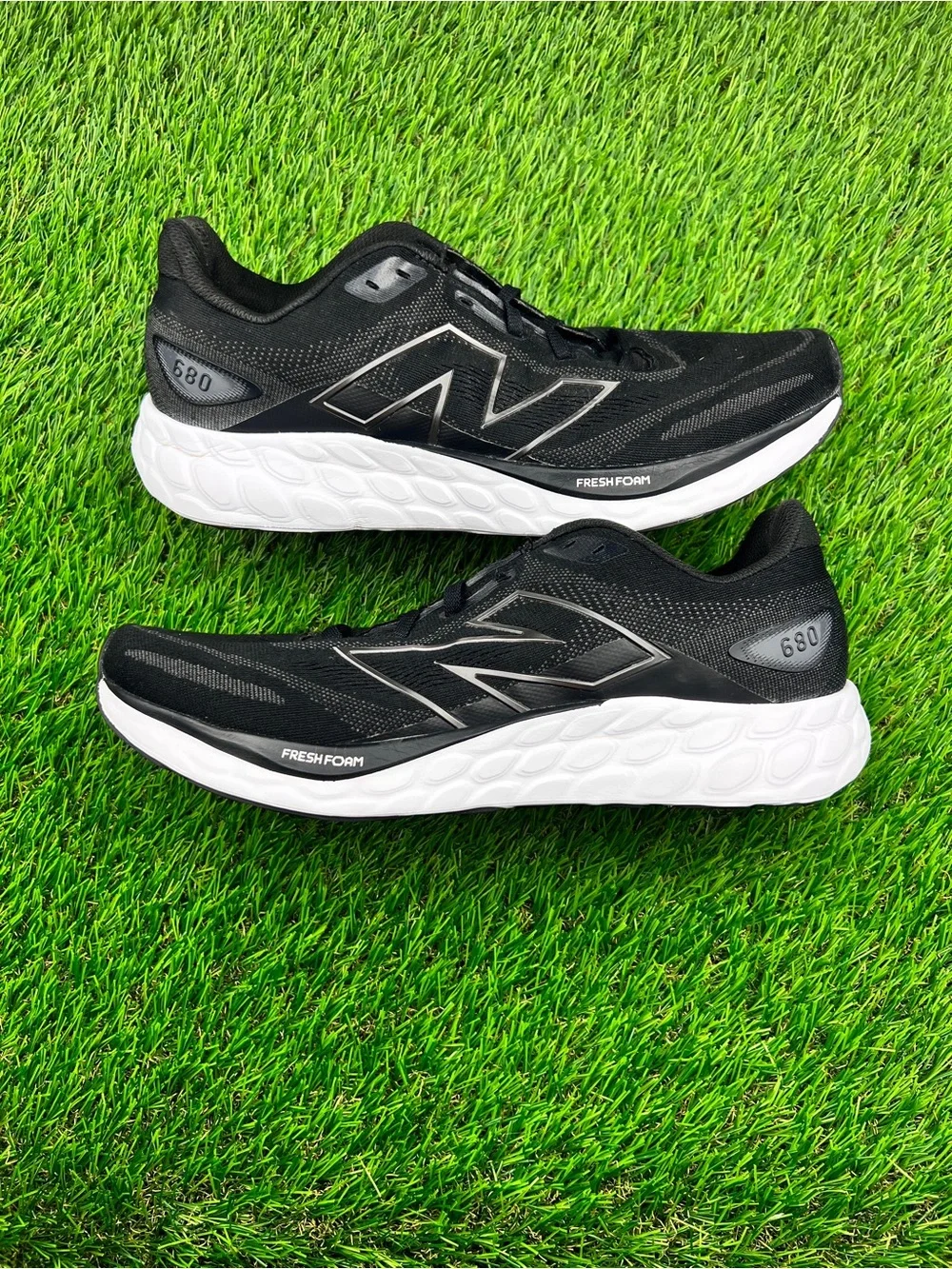 New Balance Fresh Foam 680v8 Men’s Walking Gym Running Shoes Black White - 13